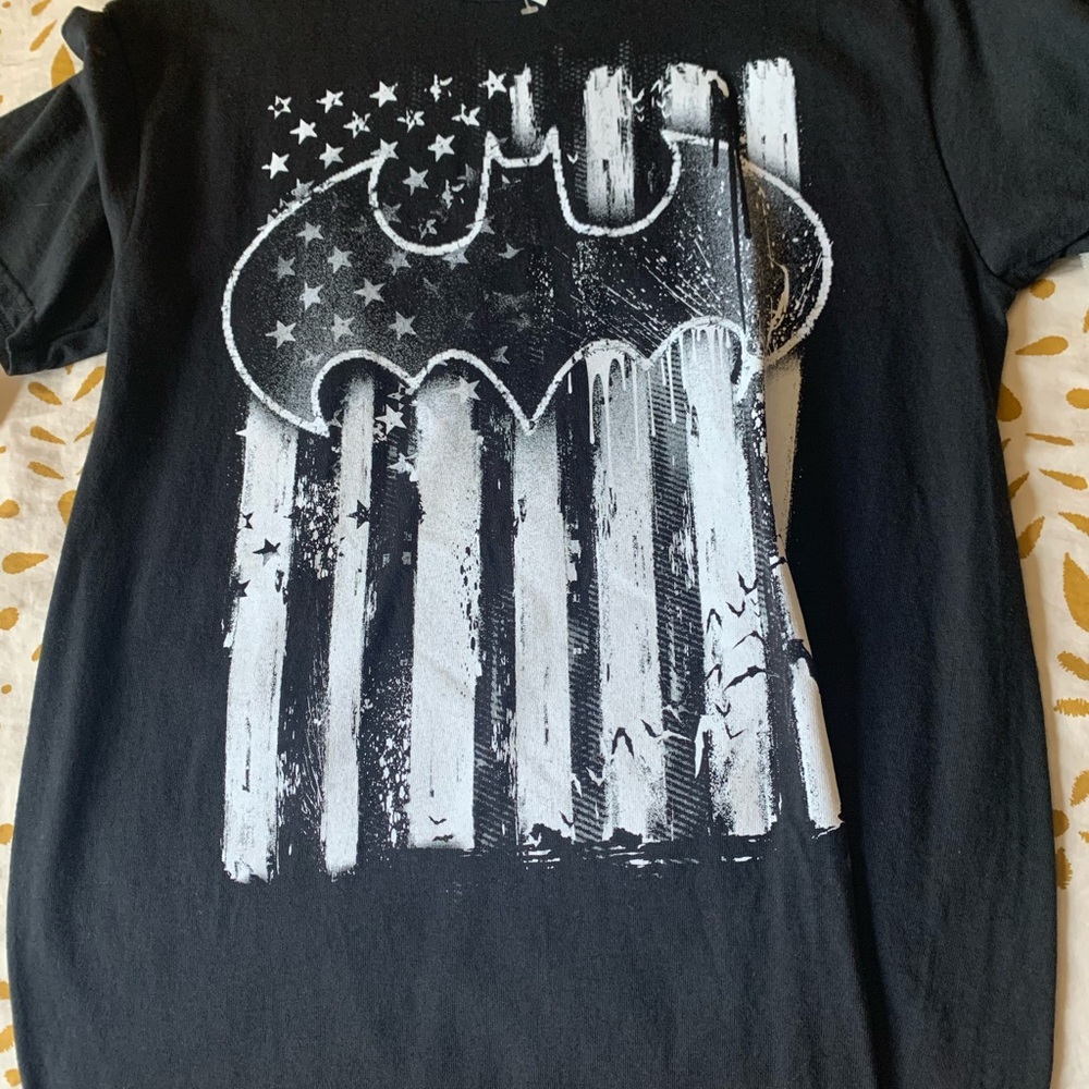 Medium size black Batman shirt